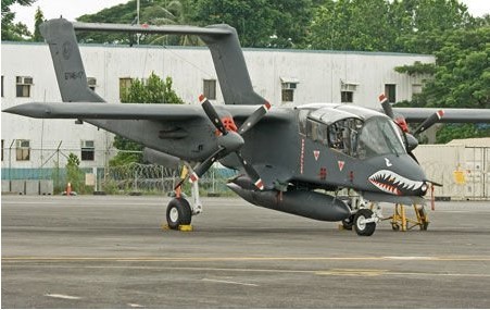 菲律宾一架野马战机演习坠毁 机上两名飞行员失踪