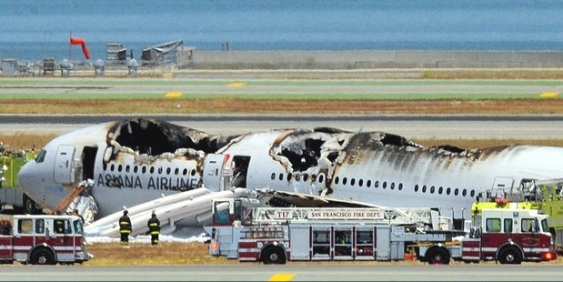 韩亚航空客机坠毁于美国机场 机上承载有141名中国人