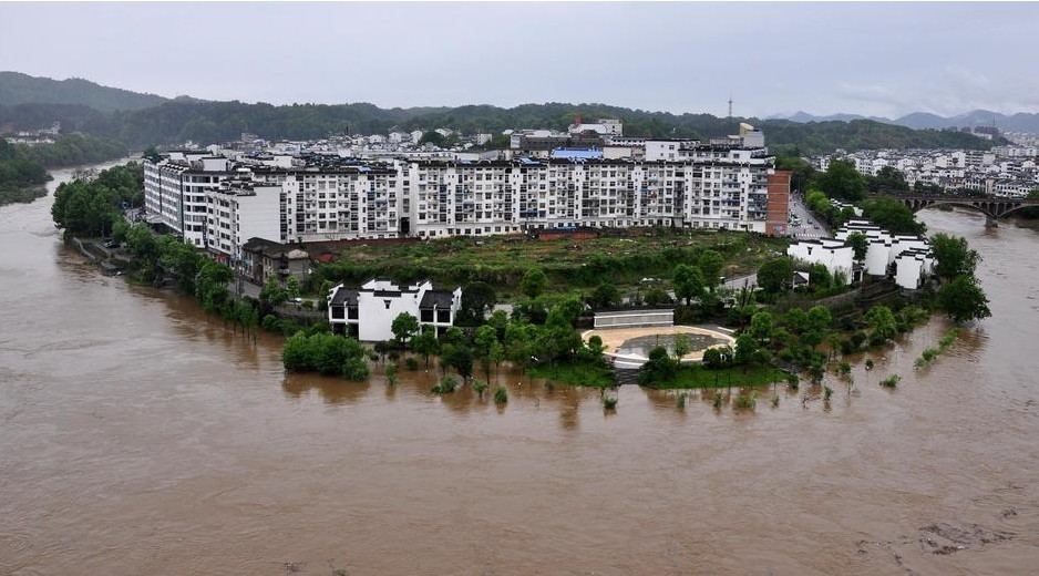 江西连续大暴雨诸多乡镇被淹受灾