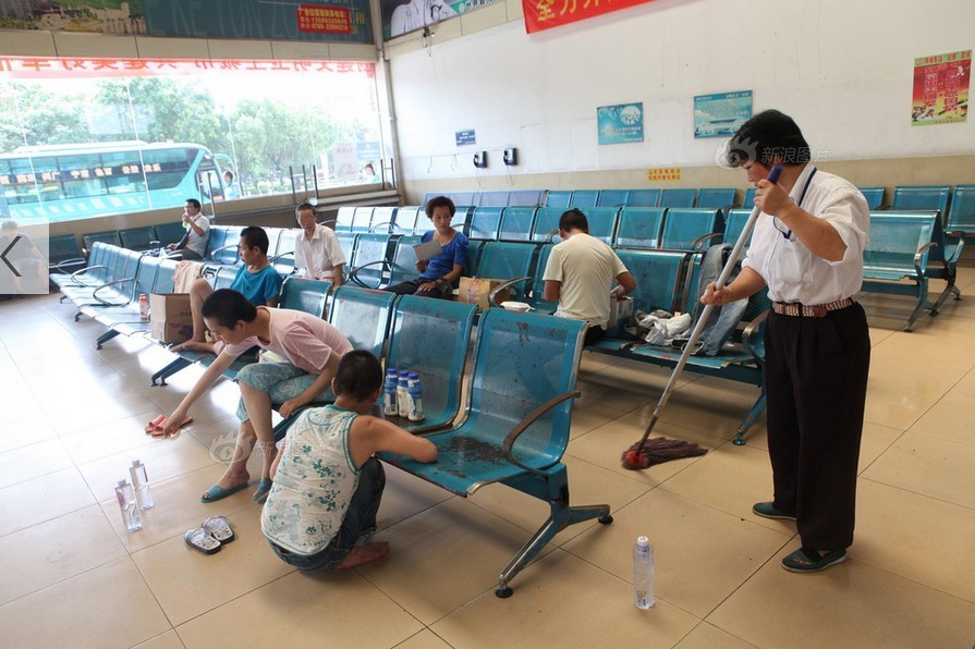 东莞汽车站7名精神病患者疑被“抛弃”