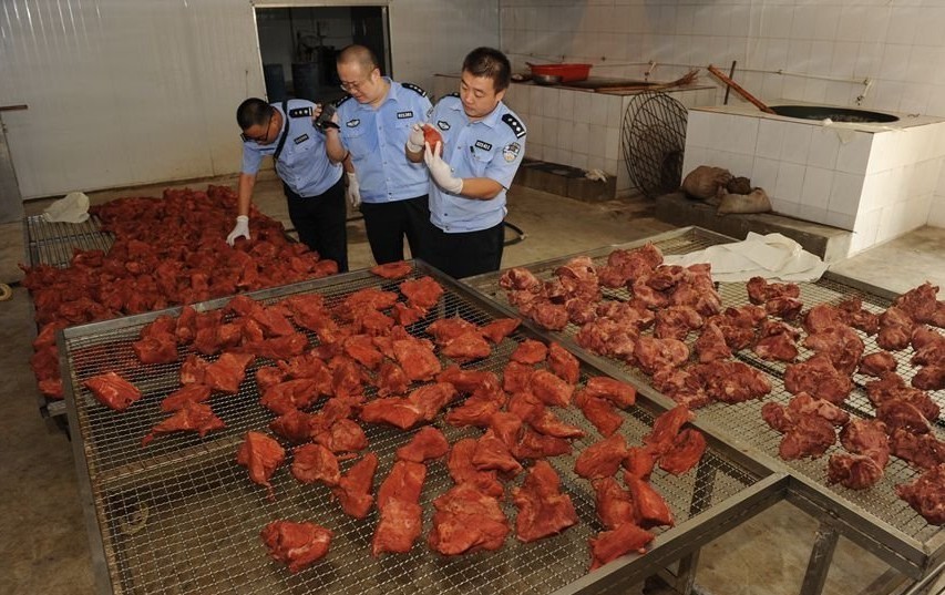 西安民警查处非法加工假牛肉窝点 数量超17吨